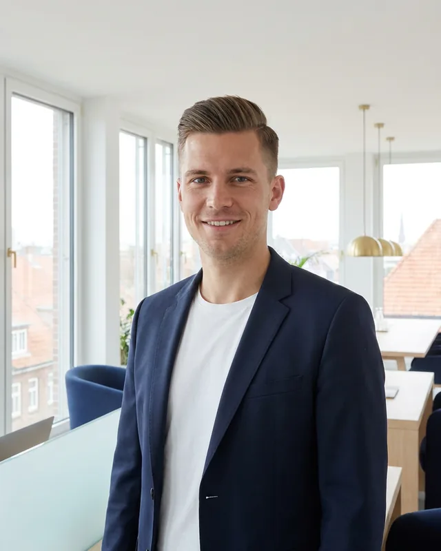 Lukas Behrens, Junior Consultant